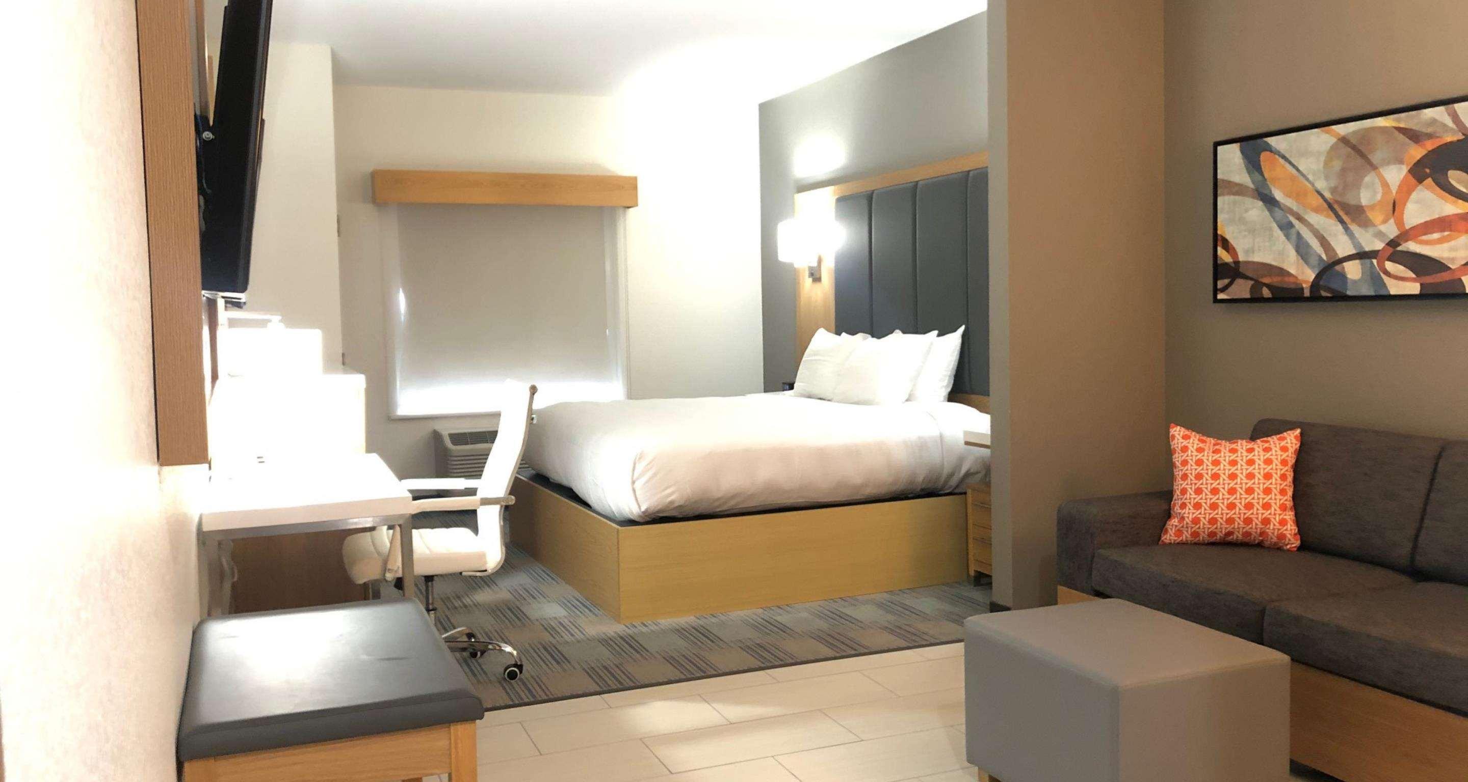 La Quinta Inn & Suites By Wyndham Coralville Iowa City Екстериор снимка