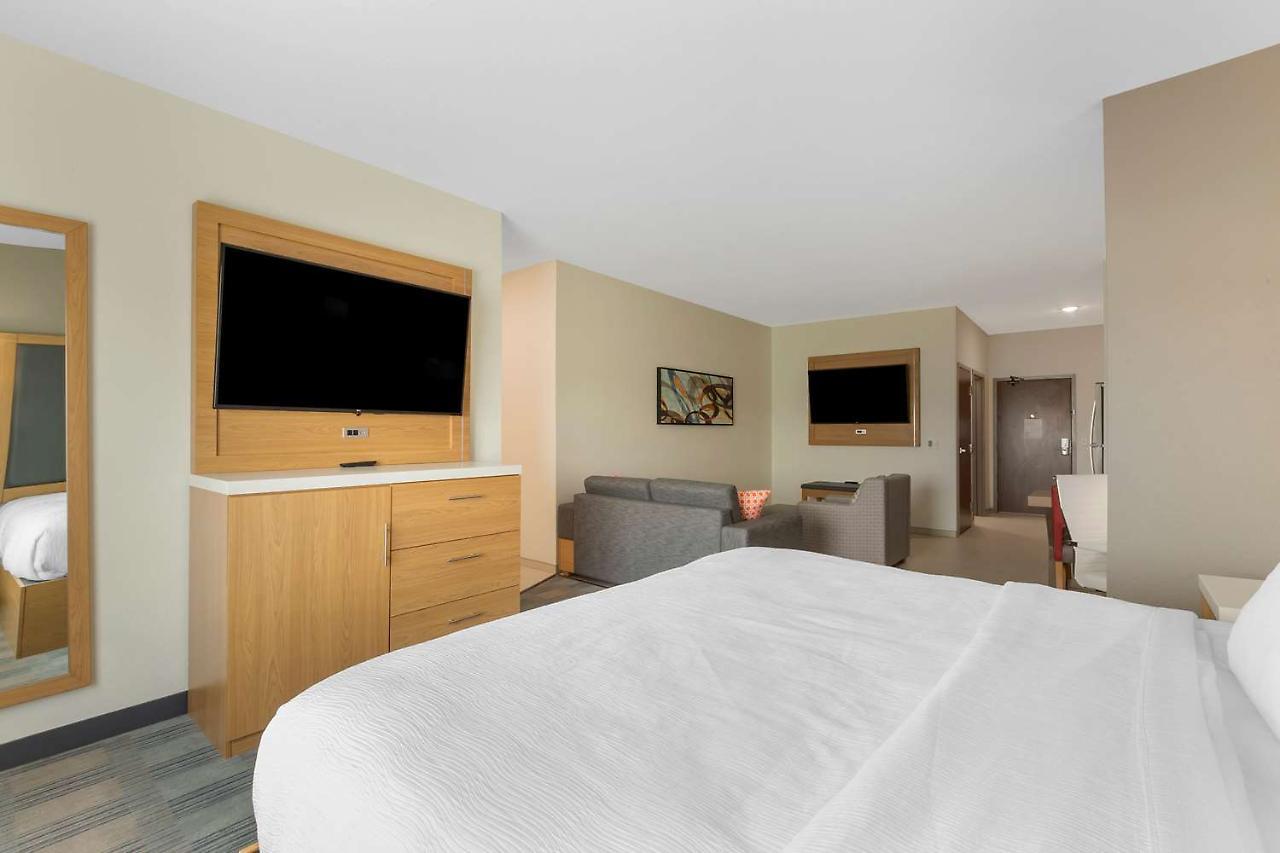 La Quinta Inn & Suites By Wyndham Coralville Iowa City Екстериор снимка
