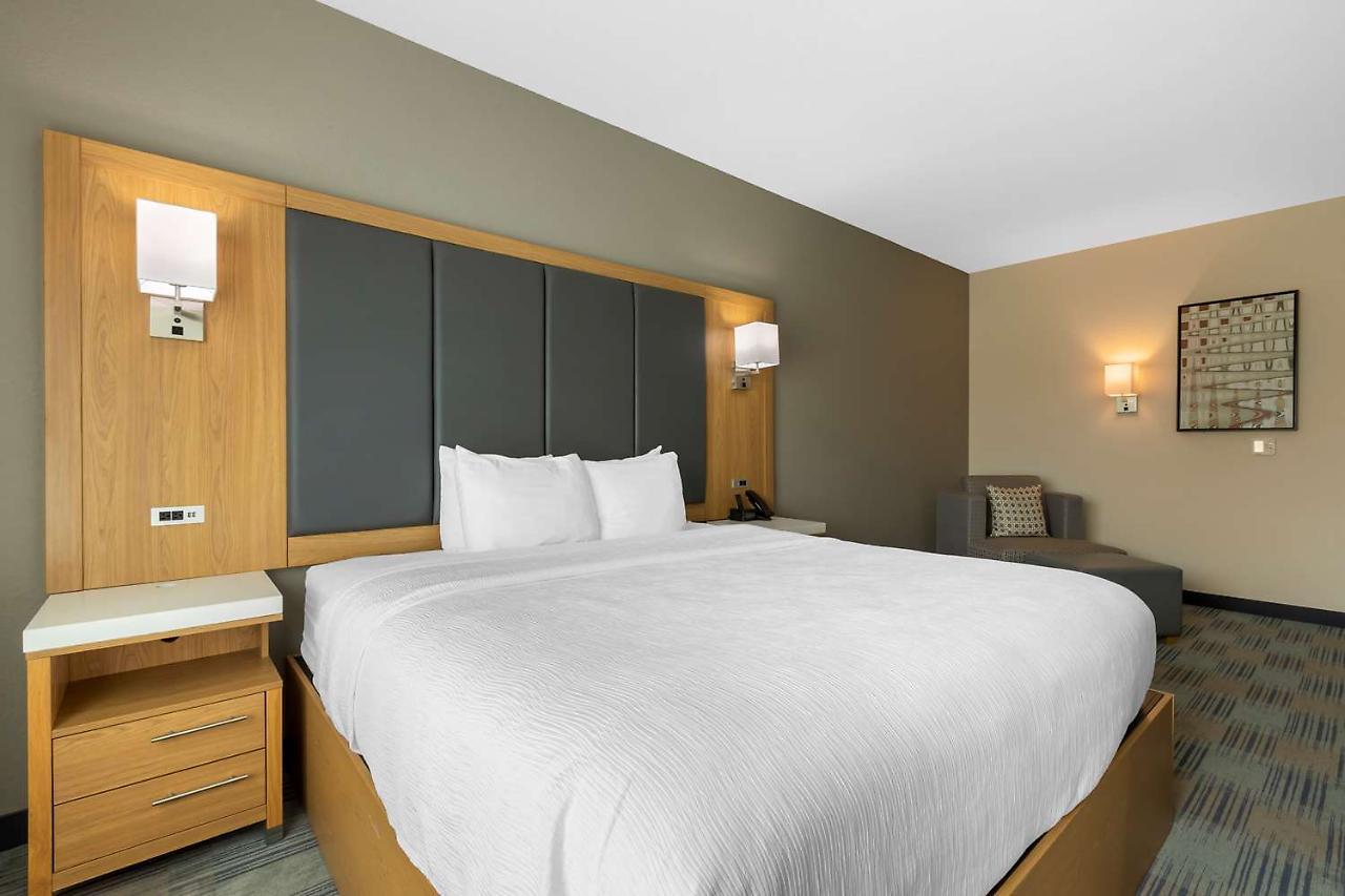 La Quinta Inn & Suites By Wyndham Coralville Iowa City Екстериор снимка