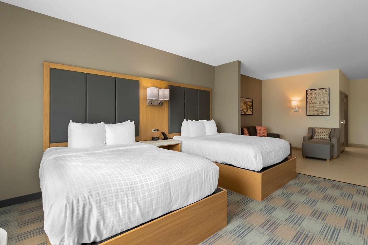 La Quinta Inn & Suites By Wyndham Coralville Iowa City Екстериор снимка