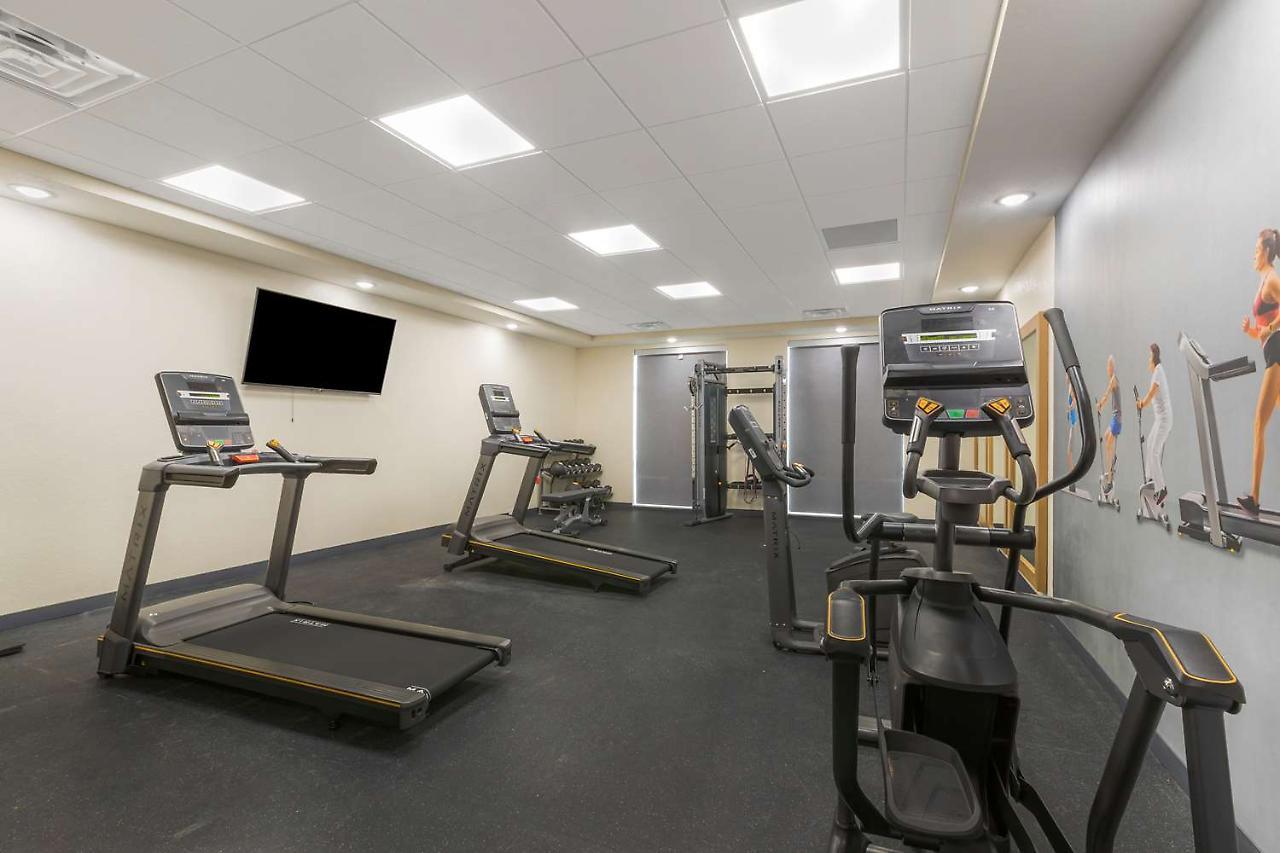 La Quinta Inn & Suites By Wyndham Coralville Iowa City Екстериор снимка