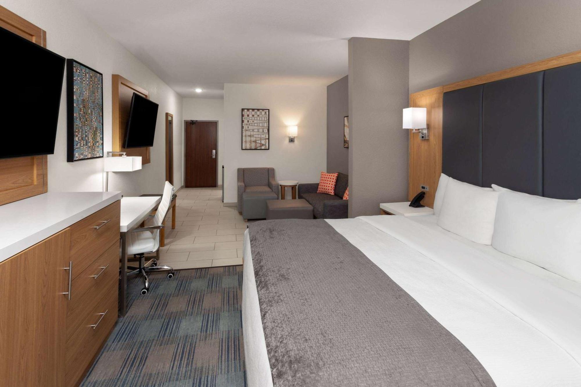 La Quinta Inn & Suites By Wyndham Coralville Iowa City Екстериор снимка