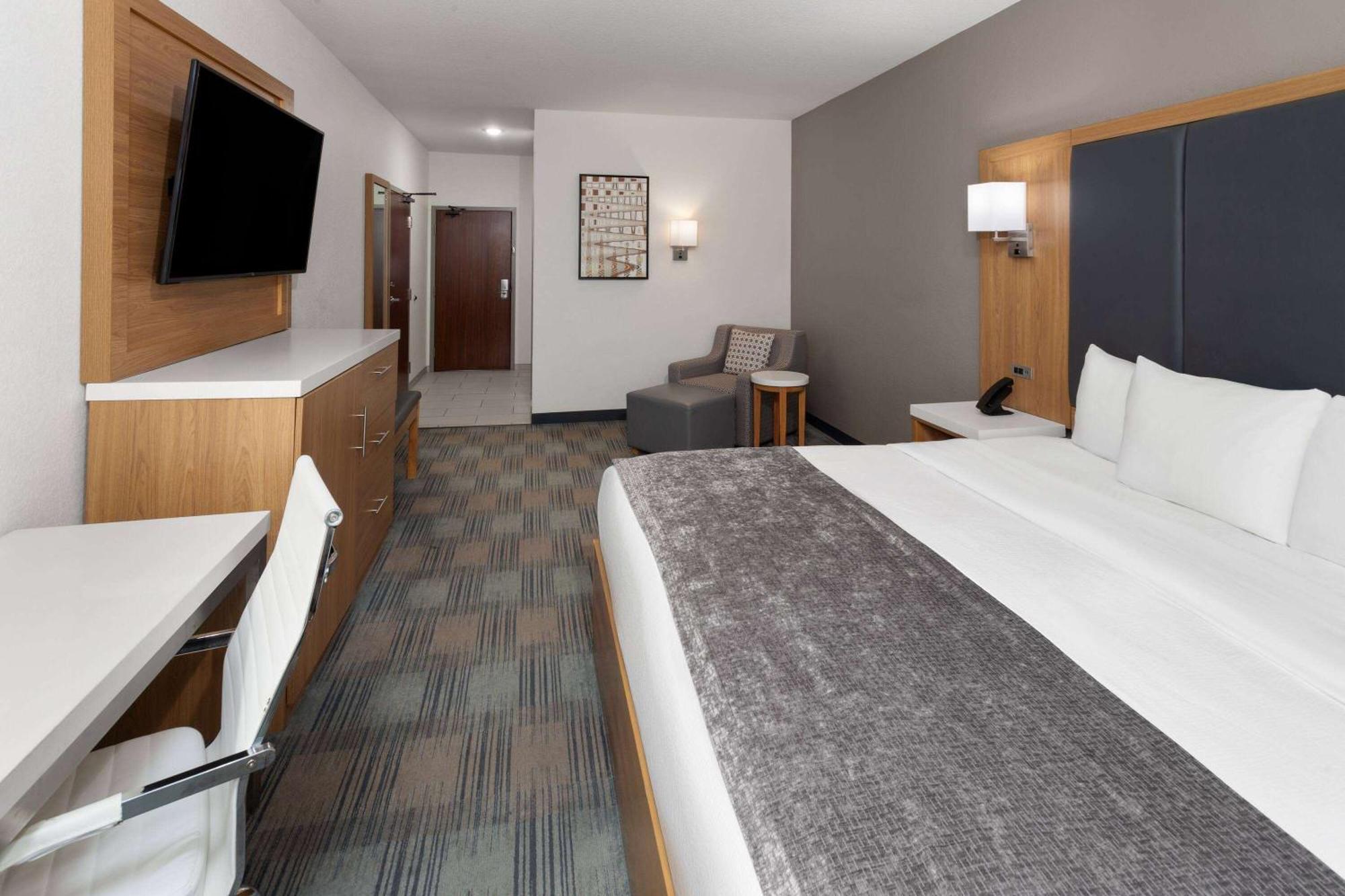 La Quinta Inn & Suites By Wyndham Coralville Iowa City Екстериор снимка