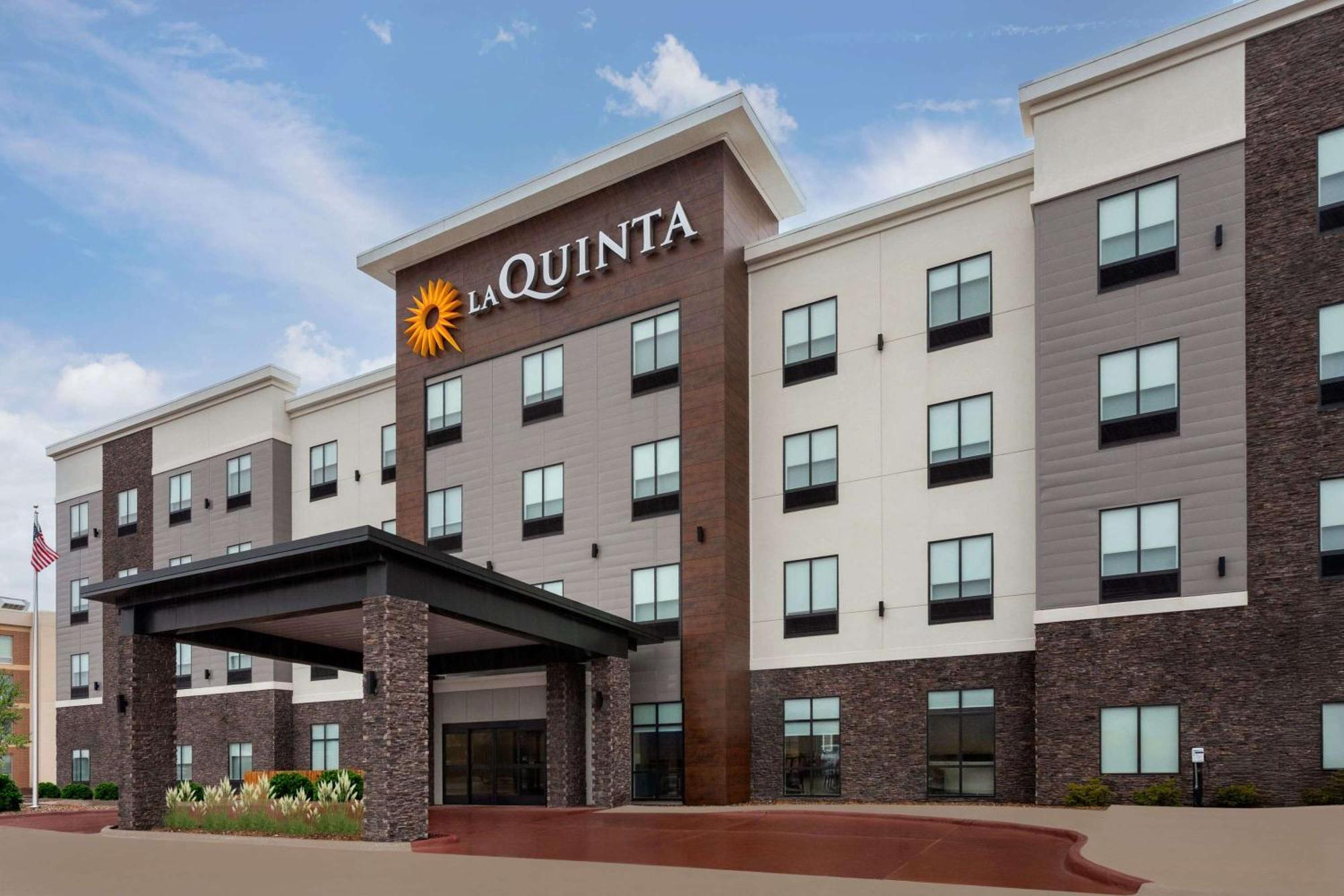 La Quinta Inn & Suites By Wyndham Coralville Iowa City Екстериор снимка
