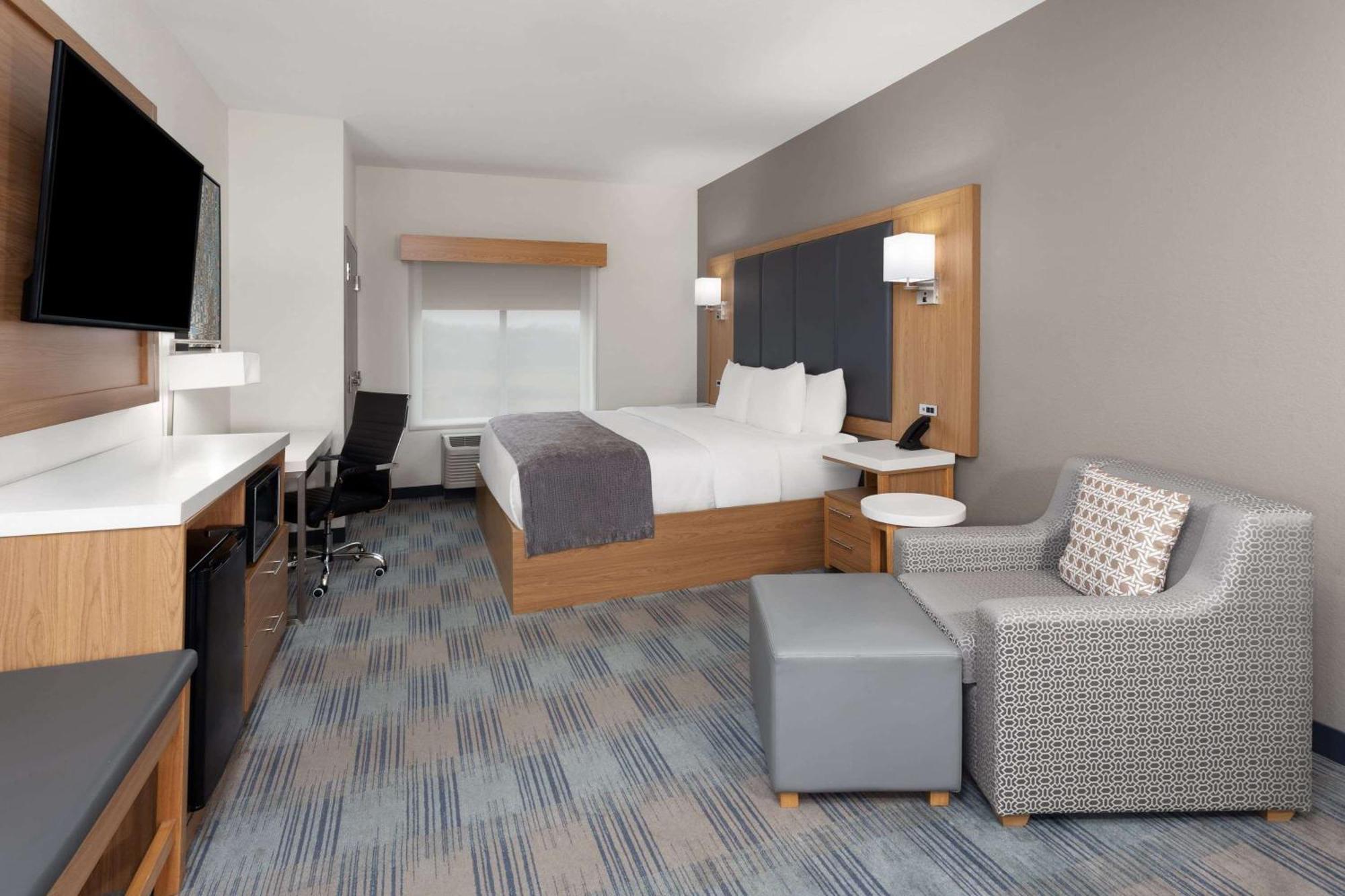 La Quinta Inn & Suites By Wyndham Coralville Iowa City Екстериор снимка