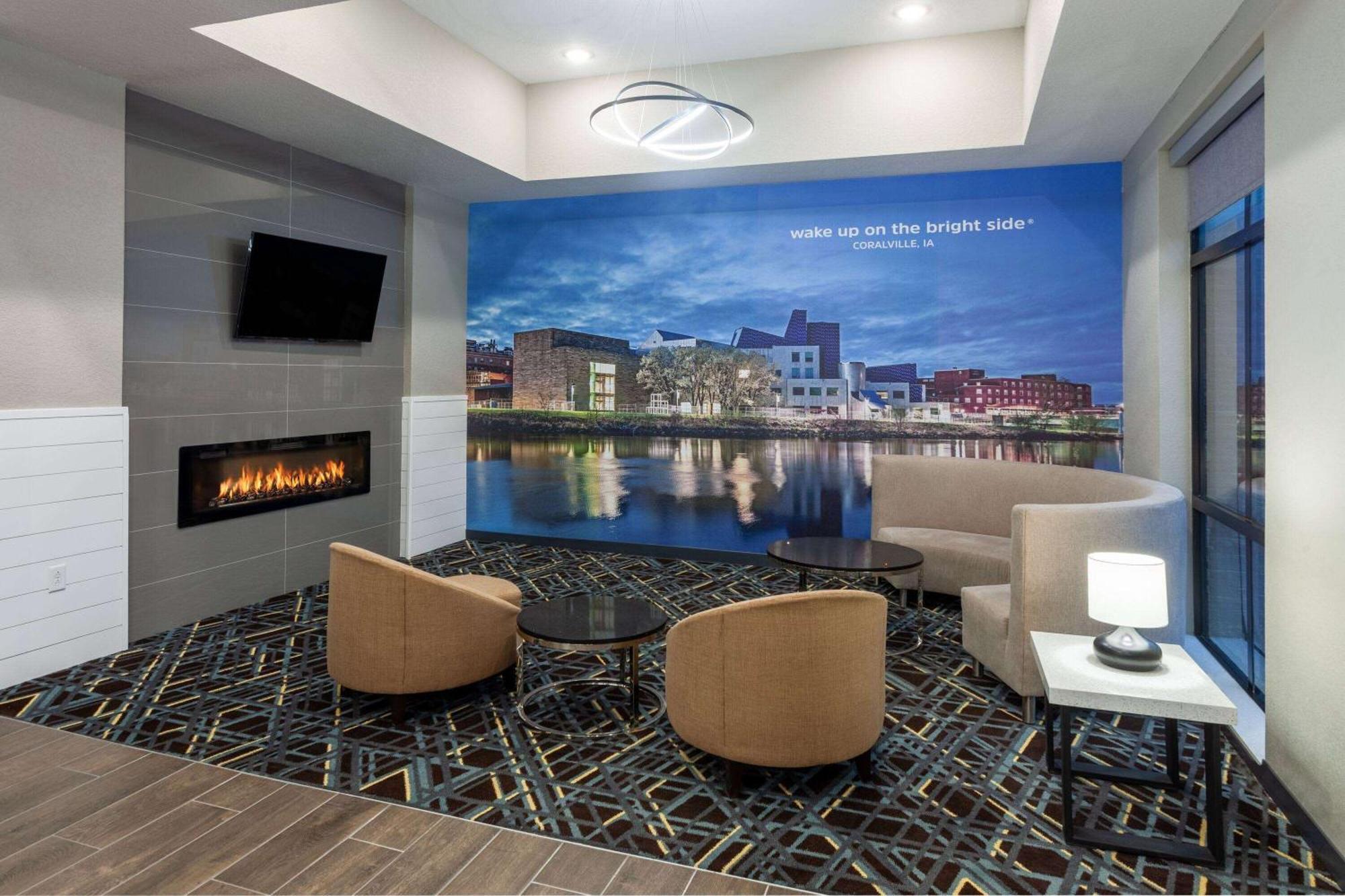 La Quinta Inn & Suites By Wyndham Coralville Iowa City Екстериор снимка