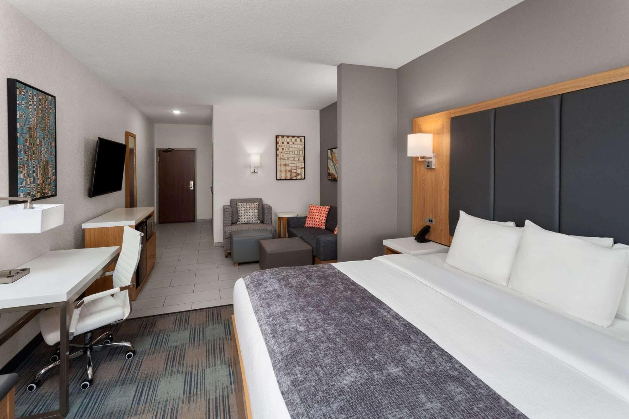 La Quinta Inn & Suites By Wyndham Coralville Iowa City Екстериор снимка